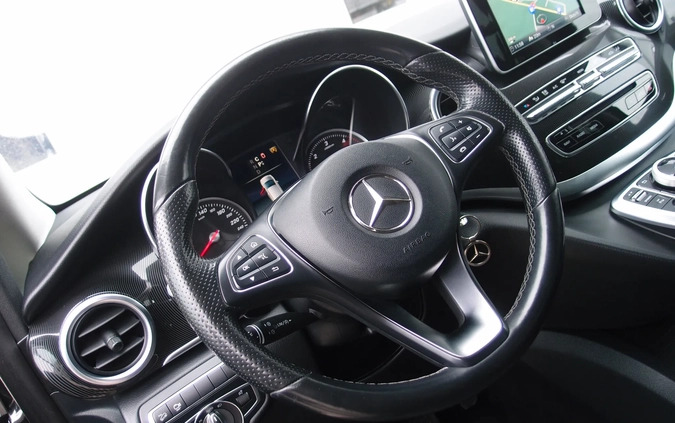 Mercedes-Benz Klasa V cena 175000 przebieg: 174800, rok produkcji 2017 z Cedynia małe 254